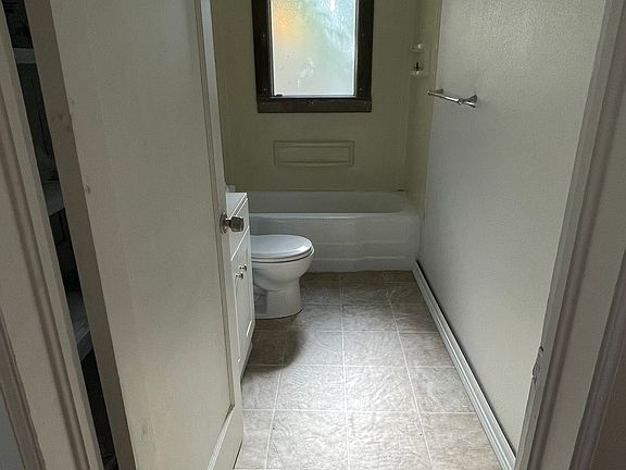 4th image of 246 Maple St