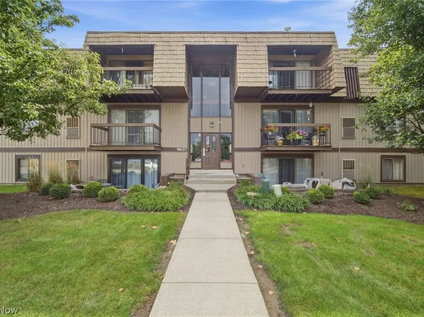 9620 Cove Dr, North Royalton, OH 44133