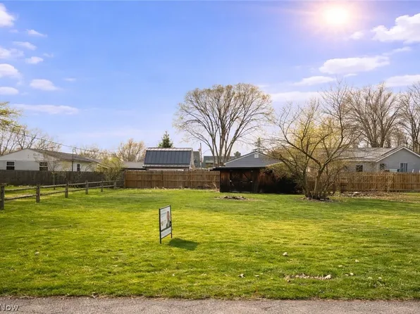 Craggy Creek Dr, Chippewa Lake, OH 44215