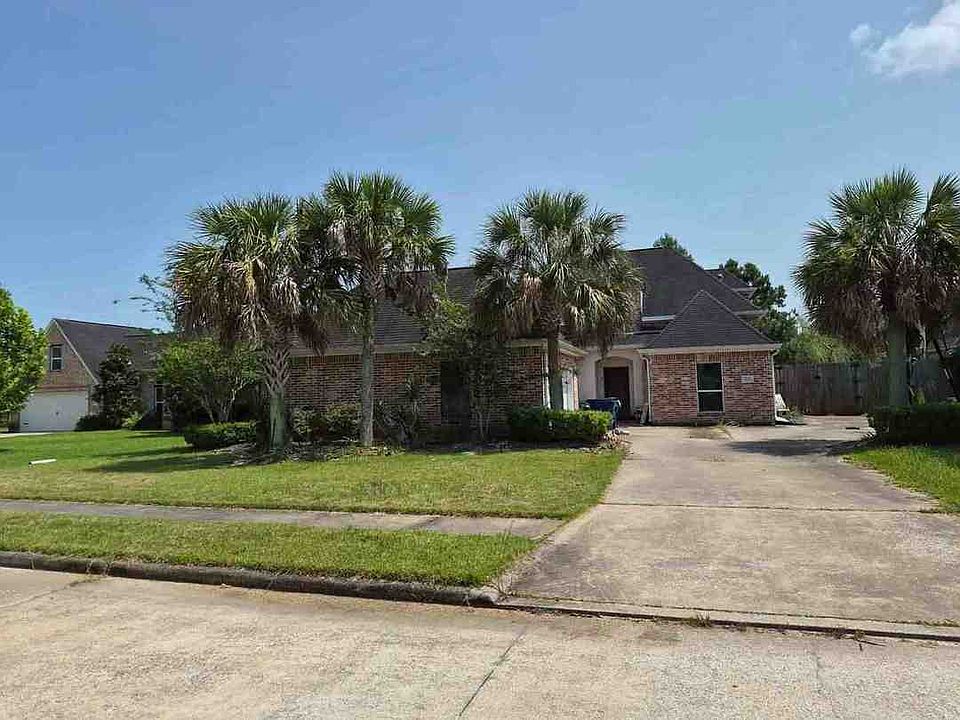 2nd image of 211 King Palms Way