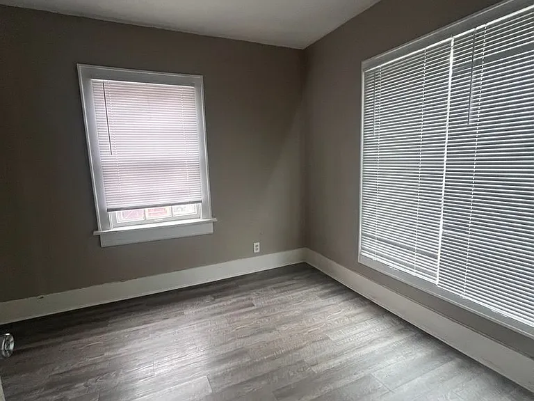411 S 38th Ave — Photo 12