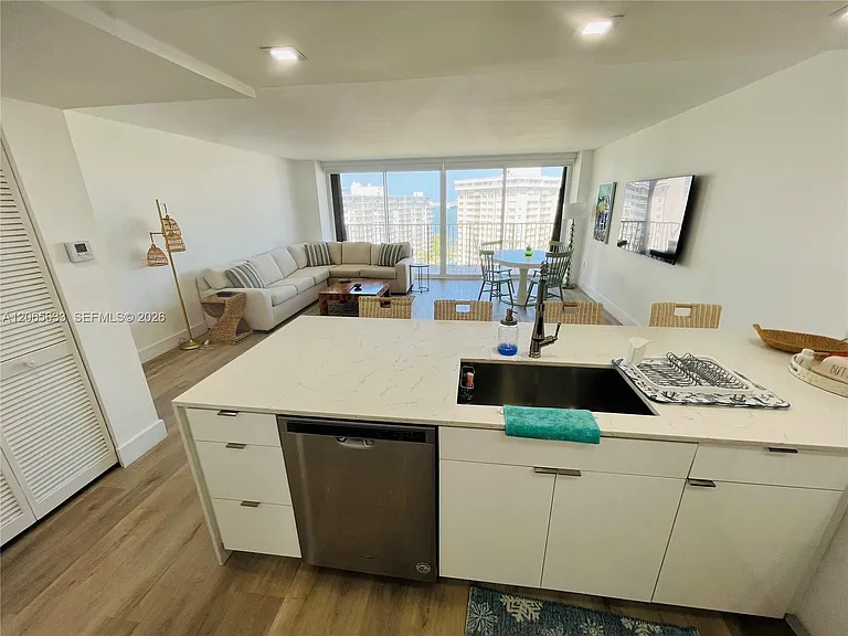 1450 Brickell Bay Dr #1414 — Photo 4