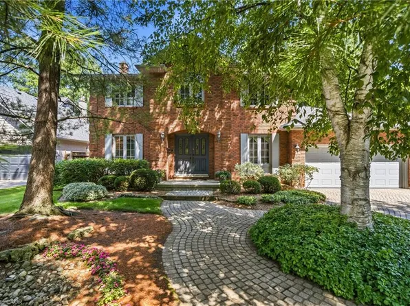 91 Rembrandt Ct, Hamilton, ON L9G 4P8