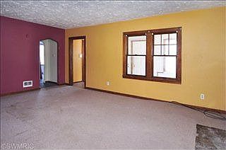 4th image of 50 Bowen Ave