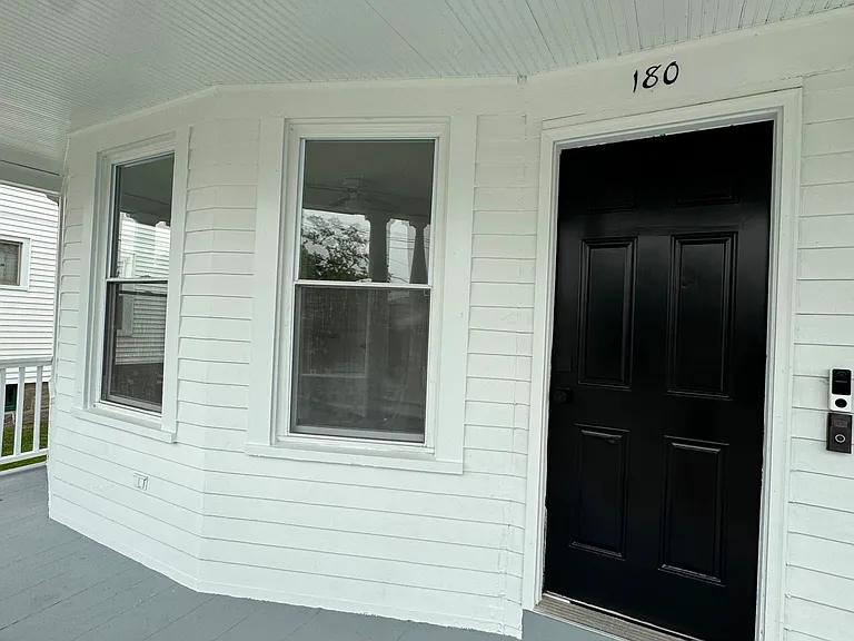 180 Howe Ave — Photo 1