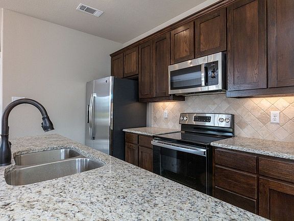 4th image of 805-807 Jameson St #805