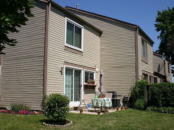 3rd image of 749 Biloxie Ct