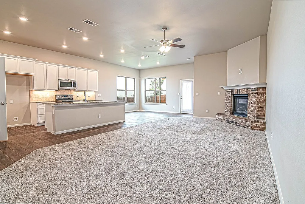 4 bed, 2.0 bath, 2123 sqft, $3,000 — Photo 4
