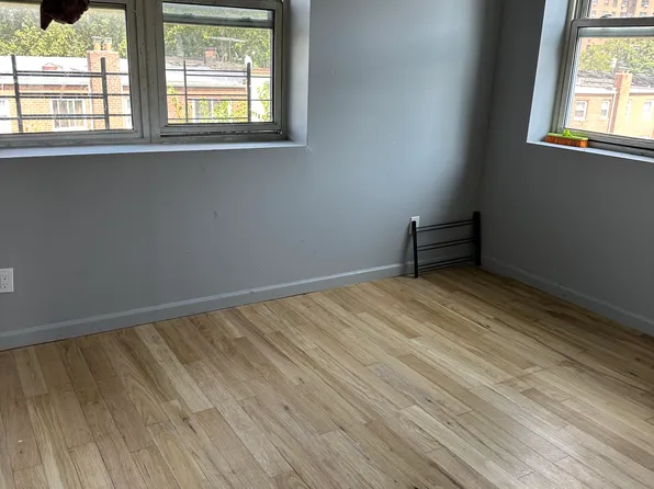 807 Barbey Street image 10 of 27