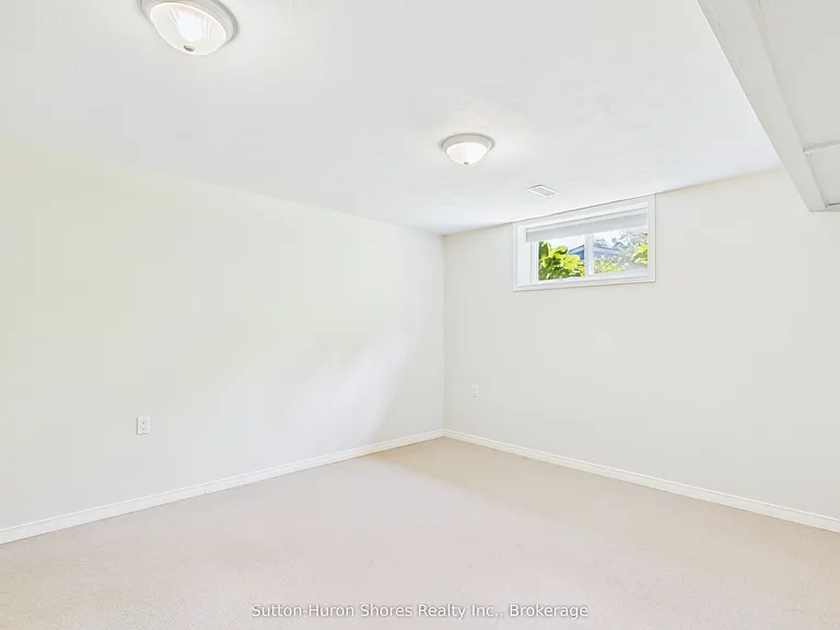 14 Eastgate Dr — Photo 18