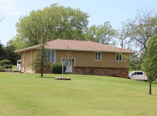 385 Willow Ln, Herington, KS 67449