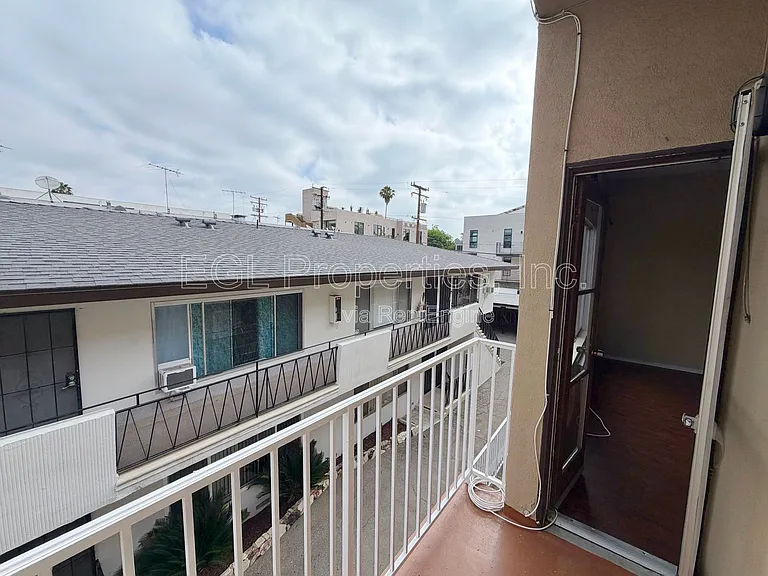 1006 N Orange Grove Ave #7 — Photo 11