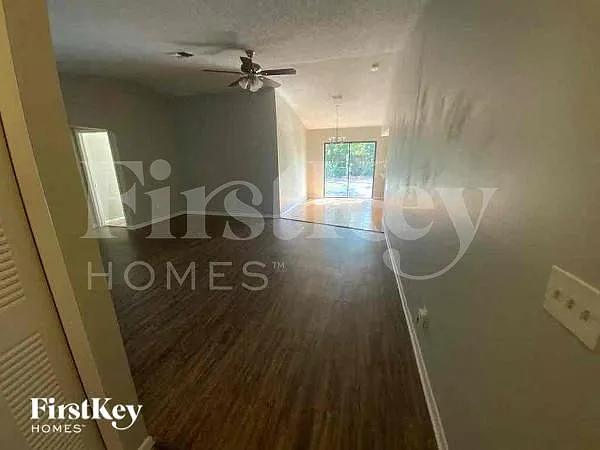 2813 Eagle Run Cir S — Photo 4