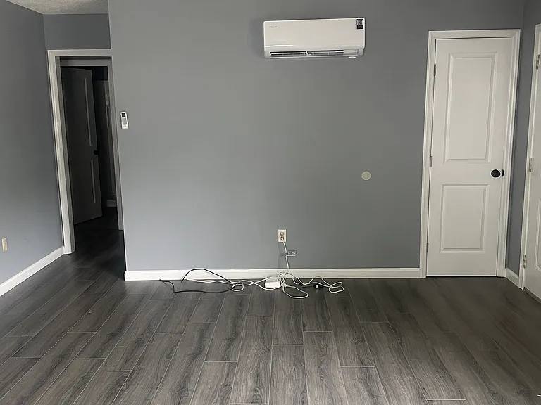 113 S Justice St — Photo 15