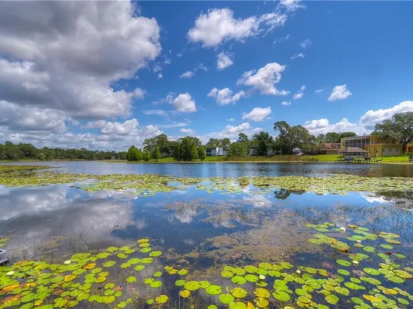 9725 Tiffany Oaks Ln, Tampa, FL 33612