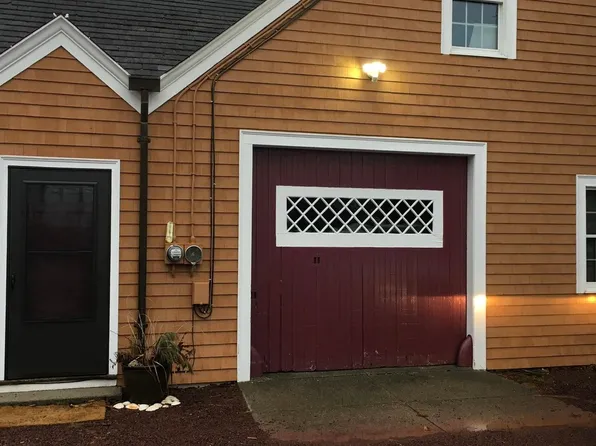 2096 E Main Rd, Portsmouth, RI 02871