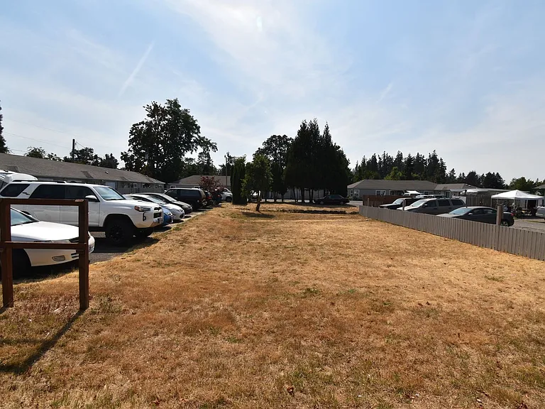Cottage Apartments — Photo 3