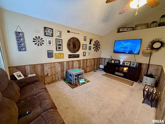 3rd image of 19298 Pinecrest Rd