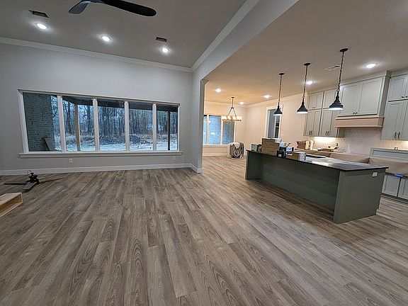 2nd image of 386 Southwood Hollow Dr