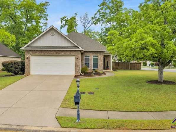 200 Greythorne Dr, Kathleen, GA 31047