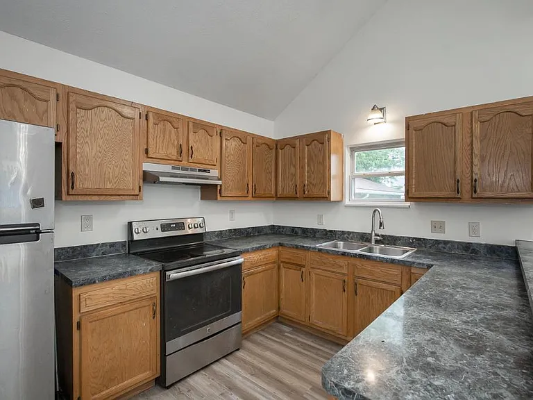 18619 Arrowhead Ave — Photo 6
