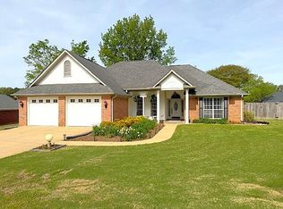 1712 Valley View Dr, Tupelo, MS 38801