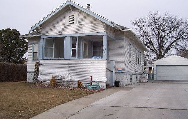1st image of 215 E 12th St