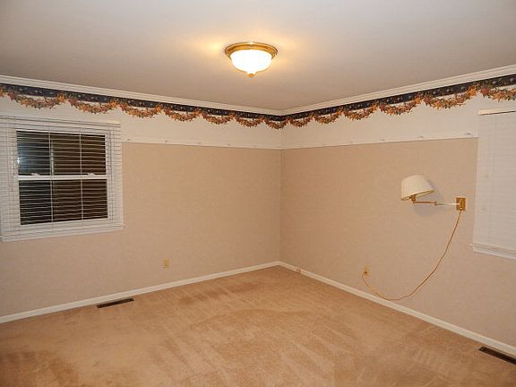 3rd image of 3223 Suncrest Dr