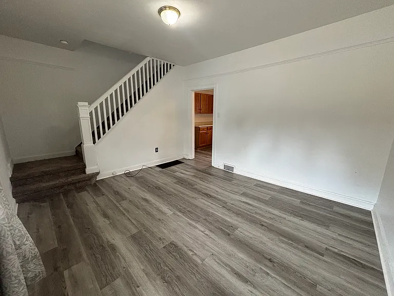 1628 Kenneth Ave — Photo 6