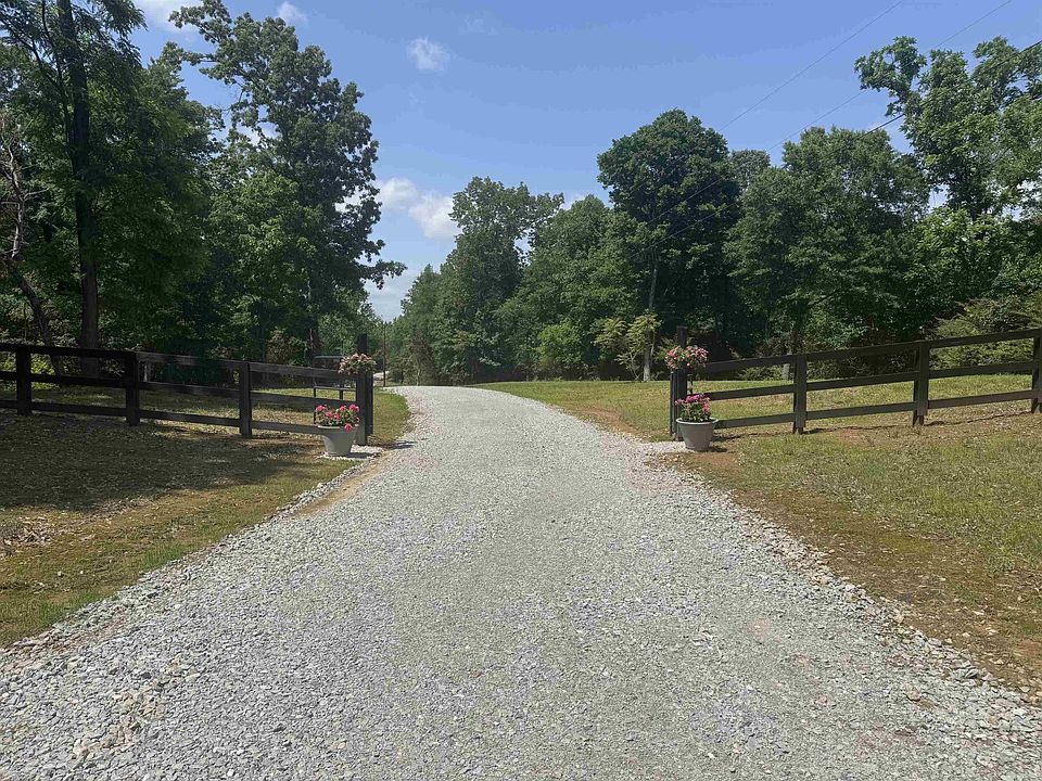 1st image of 2720 Donelson Dr