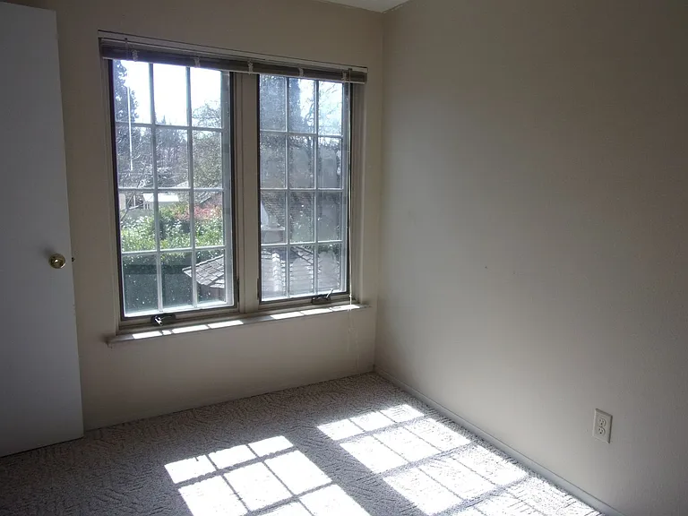 096 - Old Pi Phi House - 3002 NW Harrison Blvd. Corvallis, OR 97330 — Photo 12