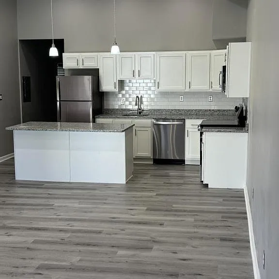 925 S Jackson St — Photo 3