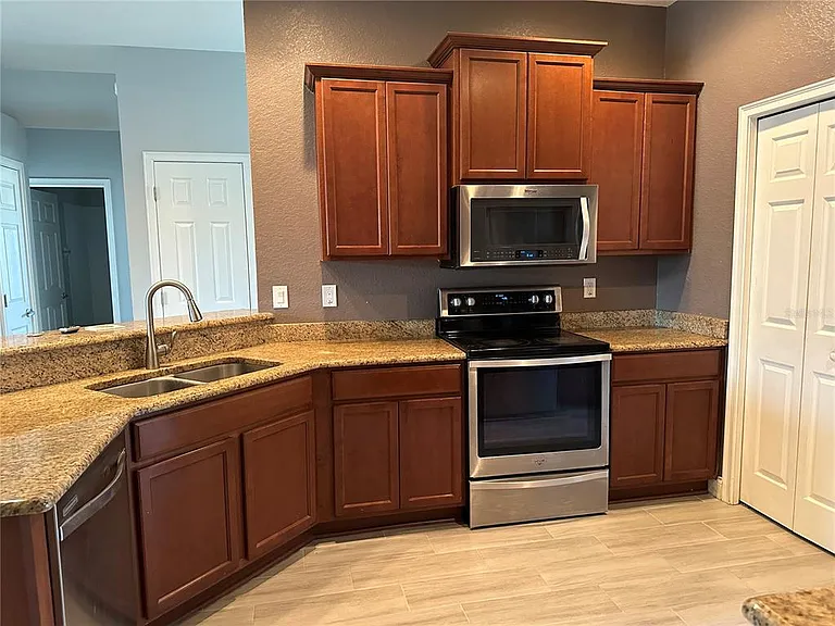 2597 Highlands Creek Way — Photo 2