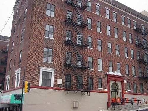 1st image of 570 Clinton Ave #570