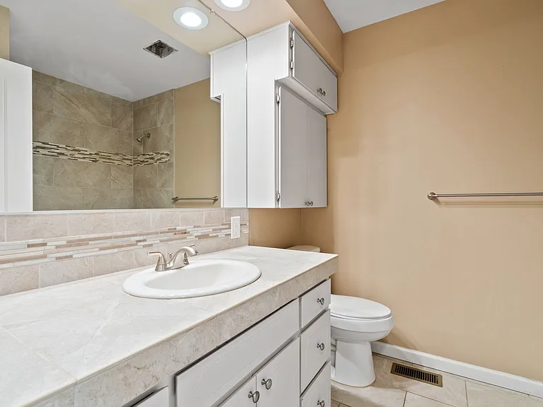 1216 Spruce St — Photo 14