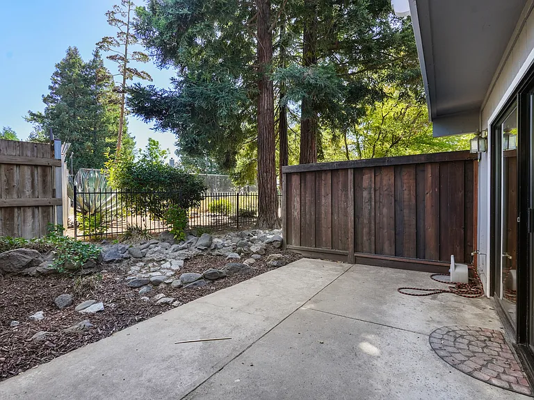 400 Creekview Dr — Photo 15