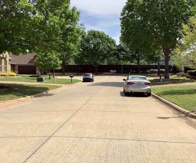 2nd image of 2801 Peachtree Ln