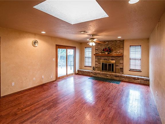 4th image of 910 Lera Ln