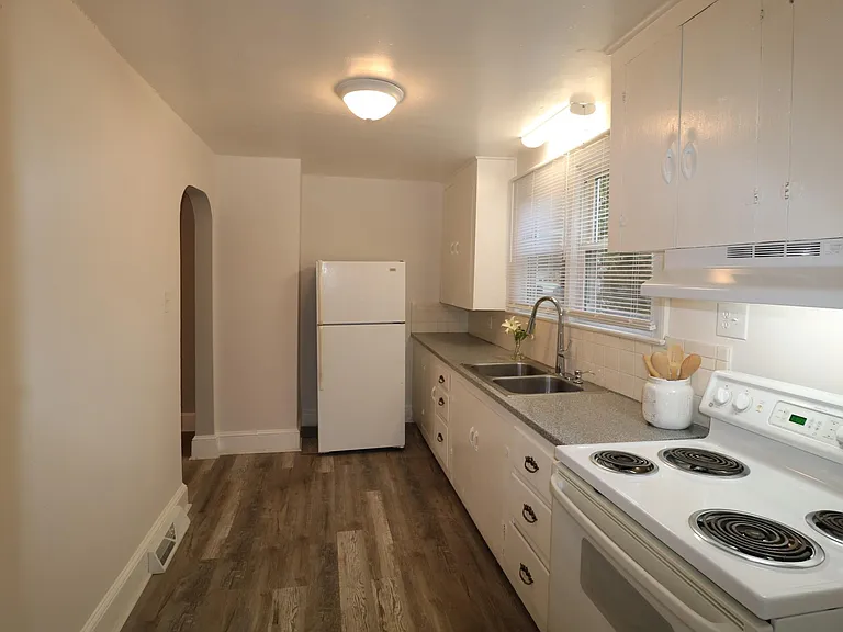 130 Court St — Photo 6