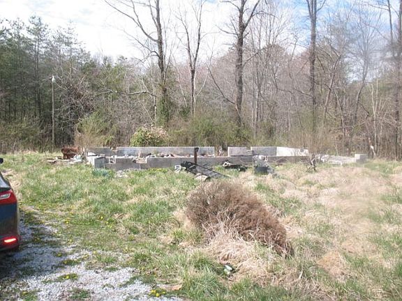 3rd image of 457 Dogwood Trce