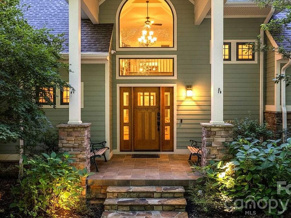 1st image of 301 Gateway Dr