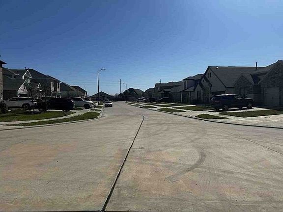 Exterior Neighborhood (street photo)