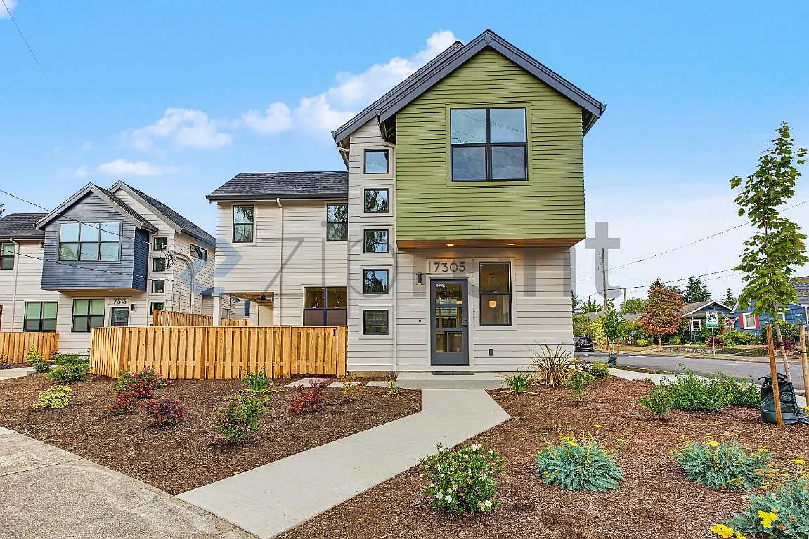 3 bed, 2.5 bath, 14500 sqft, $2,800 — Photo 1