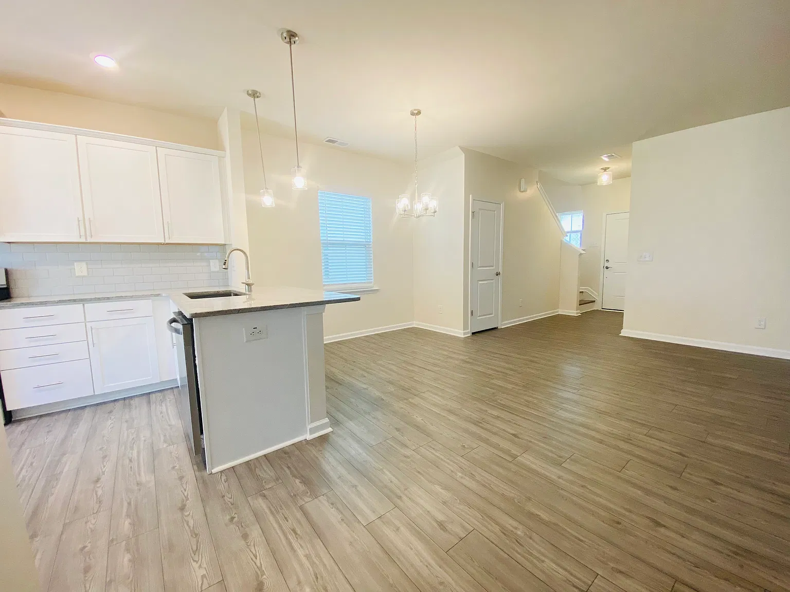 4 bed, 2052 sqft, $2,295 — Photo 3