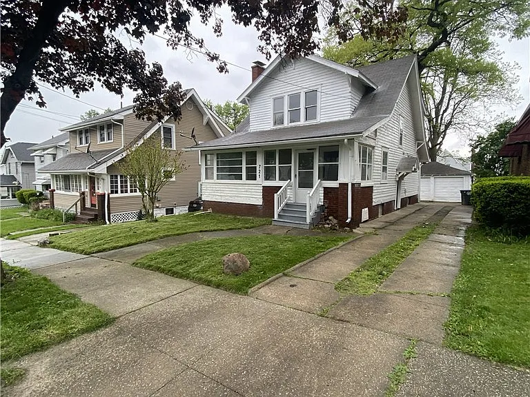 721 Polk Ave — Photo 2