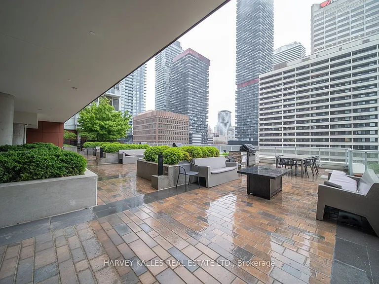 33 Helendale Ave #2607 — Photo 21
