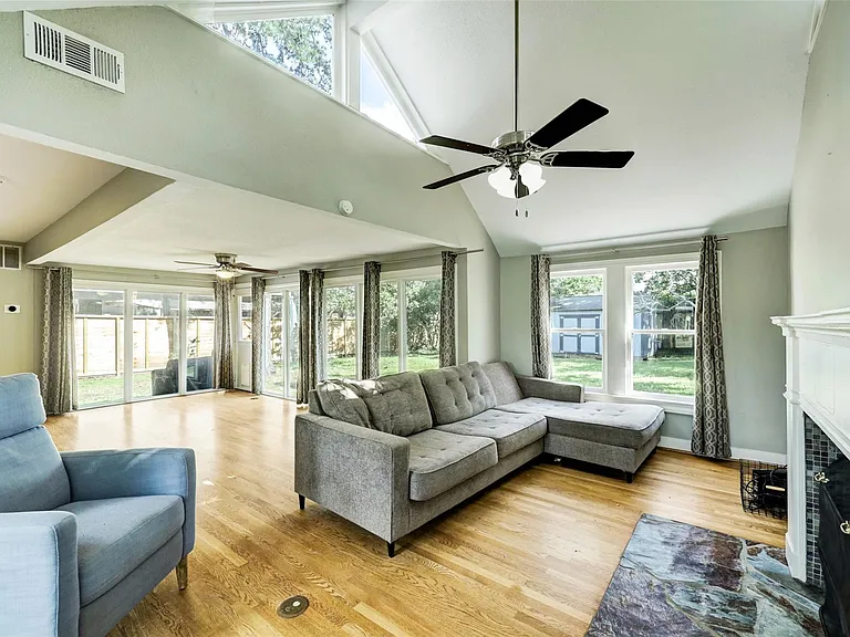 713 Sue Barnett Dr — Photo 5
