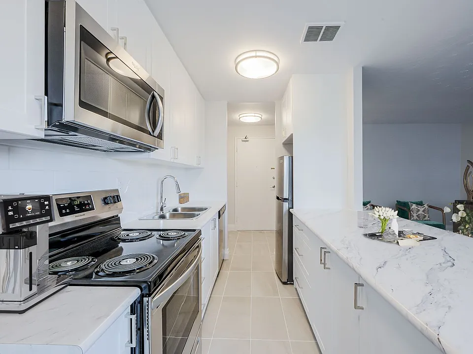 131-3744 Minerva Ave #121