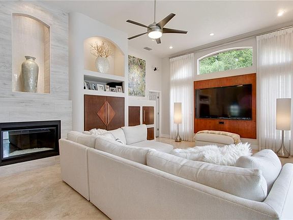 4th image of 18008 Royal Forest Dr