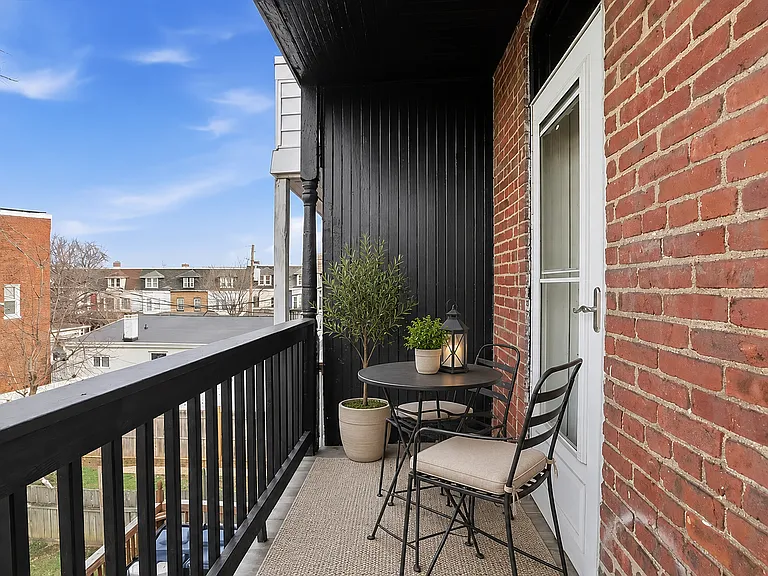 826 N Plum St — Photo 2